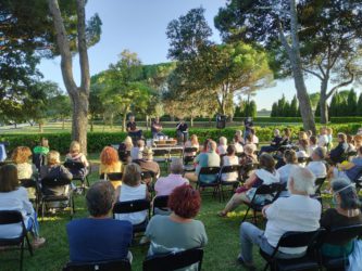 Cent vuitanta persones assisteixen a la presentació de ‘Mar d’Estiu’ de Rafel Nadal a Empúries en una conversa amb Albert Om i Ester Pujol