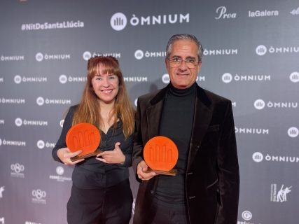 Lluís Prats guanya el 61è Premi Josep Maria Folch i Torres i Raquel Casas el 50è Premi Joaquim Ruyra, durant la 73a Nit literària de Santa Llúcia